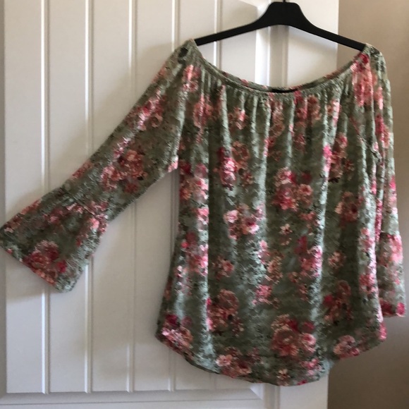 Almost Famous Lace Top - Picture 4 of 7